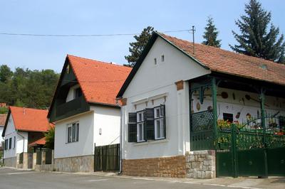 Zebegényi utcarészlet-stock-photo