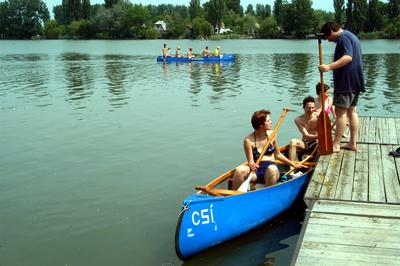 Ráckeve, vizitúrázók a Dunán-stock-foto