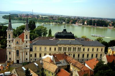 Esztergom, a Víziváros látképe a várból-stock-foto