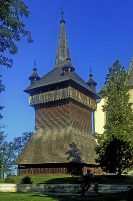 Nyírbátori református templom és harangláb-stock-foto
