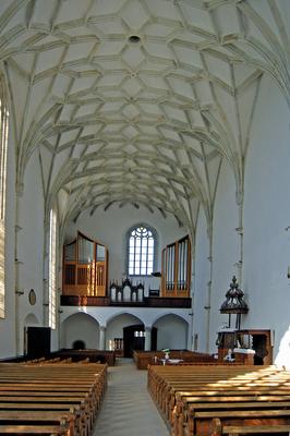 Nyírbátori református templom és harangláb-stock-foto