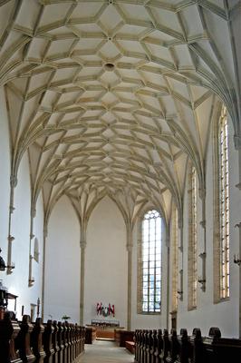 Nyírbátori református templom és harangláb-stock-foto