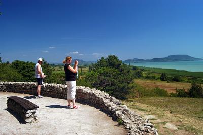 Panoráma a balatongyöröki Szépkilátóból-stock-foto