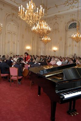 Hangverseny a Gödöllői Királyi Kastély dísztermében-stock-foto