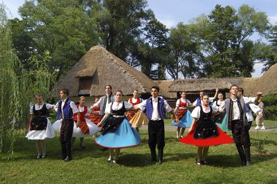 Néptáncosok a zalaegerszegi falumúzeumban-stock-foto
