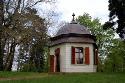 Gödöllő, Királydombi pavilon a kastélyparkban-stock-foto