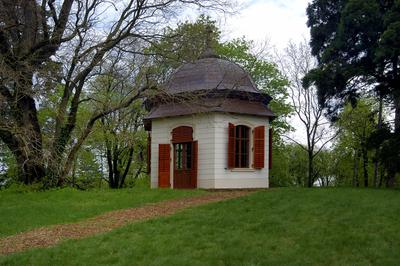 Gödöllő, Királydombi pavilon a kastélyparkban-stock-foto