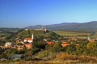 A Nógrádi vár látványa a Börzsönyben-stock-foto