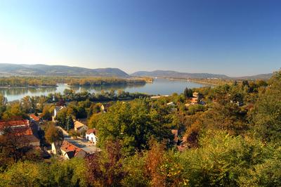 Zebegény látképe a Dunakanyarral-stock-foto