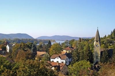 Zebegény látképe a Dunakanyarral-stock-foto