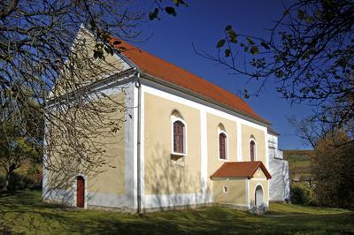 Alsópetény, római katolikus templom-stock-foto