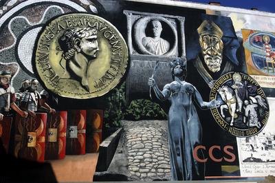 Szombathely, óriás falfestmény a VAOSZ-udvarban-stock-foto