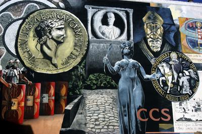 Szombathely, óriás falfestmény a VAOSZ-udvarban-stock-foto