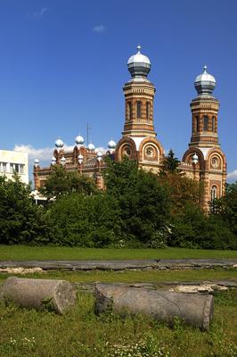 Szombathely, Iseum és a Zsinagóga-stock-foto