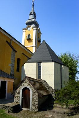 Pásztó, a Plébániatemplom temetőkápolnája-stock-foto