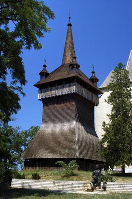 Nyírbátori református templom és harangláb-stock-foto