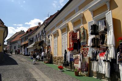 Boltok Szentendre belvárosában-stock-foto