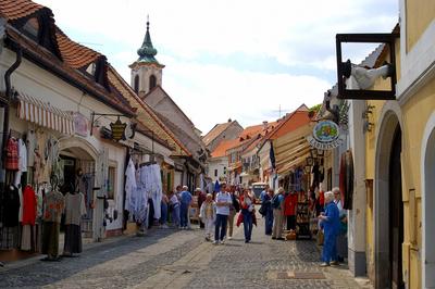 Boltok Szentendre belvárosában-stock-foto