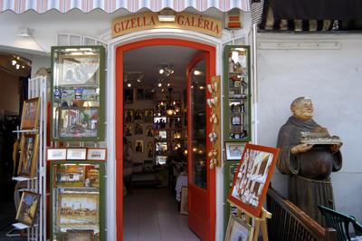 Galéria Szentendre belvárosában-stock-foto