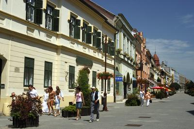 Kaposvár sétáló utcája (Fő utca)-stock-photo