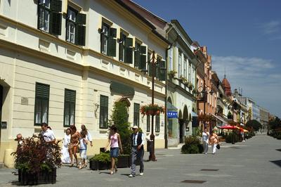 Kaposvár sétáló utcája (Fő utca)-stock-foto