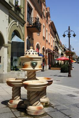 Kaposvár, Zsolnay-kút (Fő utca)-stock-foto