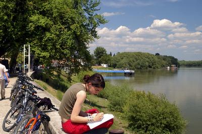Szentendre, Duna-parti sétány-stock-foto