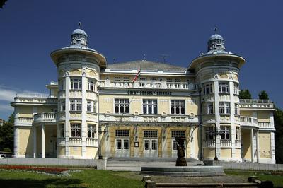 Kaposvár, a Csiky Gergely Színház épülete-stock-photo