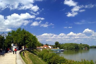 Szentendre, Duna-parti sétány-stock-foto