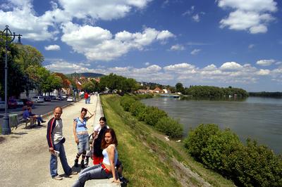 Szentendre, Duna-parti sétány-stock-foto
