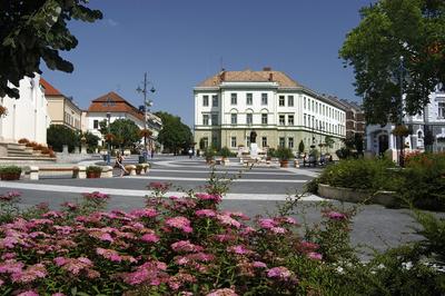 Kaposvár belvárosa (Kossuth tér).-stock-photo