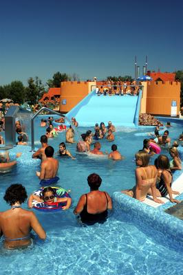 Balatonlelle, Napfény strand és élményfürdő-stock-foto