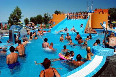 Balatonlelle, Napfény strand és élményfürdő-stock-foto