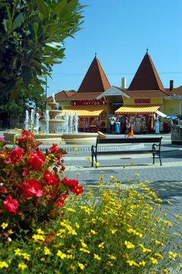 Balatonlelle városközpontja-stock-foto