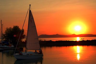 Naplemente a Balatonon-stock-foto