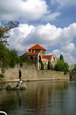 A Tatai vár az Öreg-tó partján-stock-foto