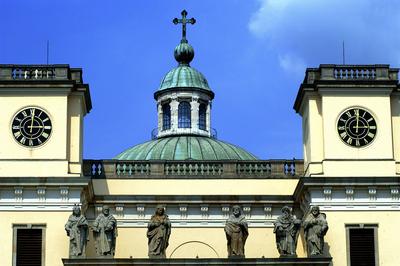 Vác, Nagyboldogasszony-székesegyház-stock-foto