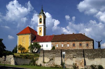 Vác, Szent Kereszt ferences templom-stock-foto