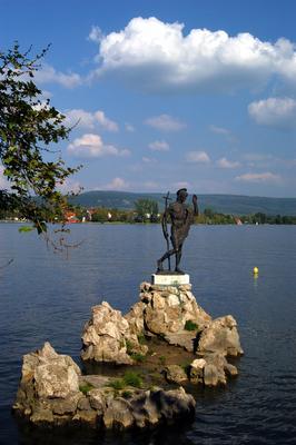 Keresztelő Szent János szobra az Öreg-tó partján-stock-foto