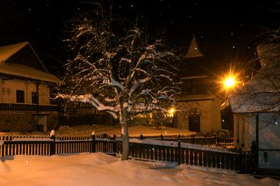 Hollókő, az Ófalu védett falurész télen-stock-foto