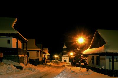 Hollókő, az Ófalu védett falurész télen-stock-foto