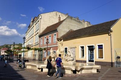 Esztergom felújított belvárosa-stock-foto