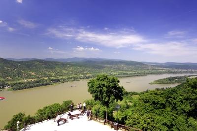 Visegrád, kilátás a Fellegvárból-stock-foto