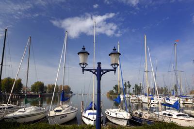 A balatonföldvári vitorláskikötő-stock-foto