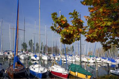 A balatonföldvári vitorláskikötő-stock-foto