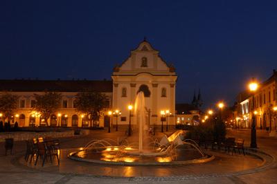 Vác, a Március 15. tér esti kivilágításban-stock-photo