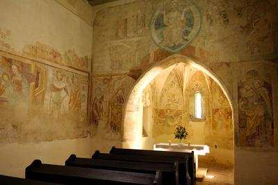 Velemér, Szentháromság-templom-stock-photo