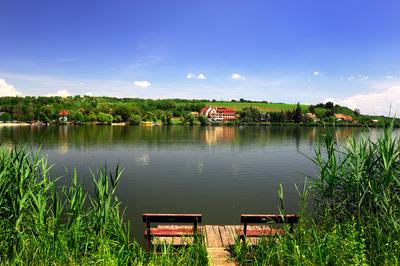 A Bánki tó nyáron-stock-foto
