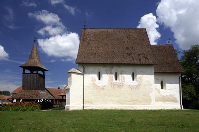 Márokpapi református templom és harangláb-stock-foto