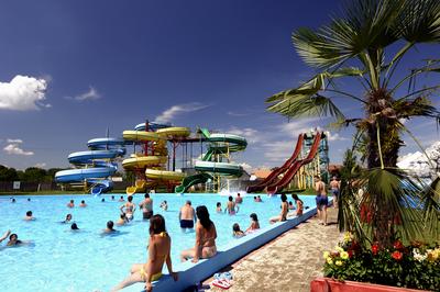 Vásárosnamény, Atlantika Aquapark-stock-foto